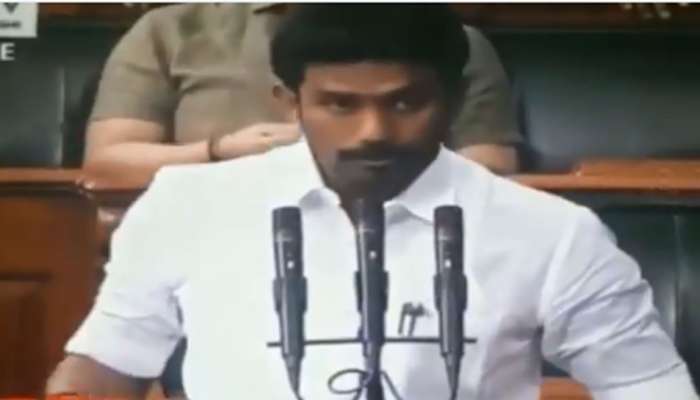 ஜெய்ஹிந்த் எனக்கூறி பதவியேற்ற ஓபிஎஸ் மகன்!! வரவேற்றனர் பாஜகவினர்!! ஜெய்ஹிந்த் எனக்கூறி பதவியேற்ற ஓபிஎஸ் மகன்!! வரவேற்றனர் பாஜகவினர்!!