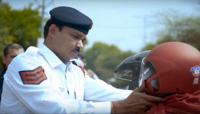 ஹெல்மெட் அணியாவிட்டால் பரவாயில்லை, விட்டு விடுங்கள் -முதல்வர்! ஹெல்மெட் அணியாவிட்டால் பரவாயில்லை, விட்டு விடுங்கள் -முதல்வர்!
