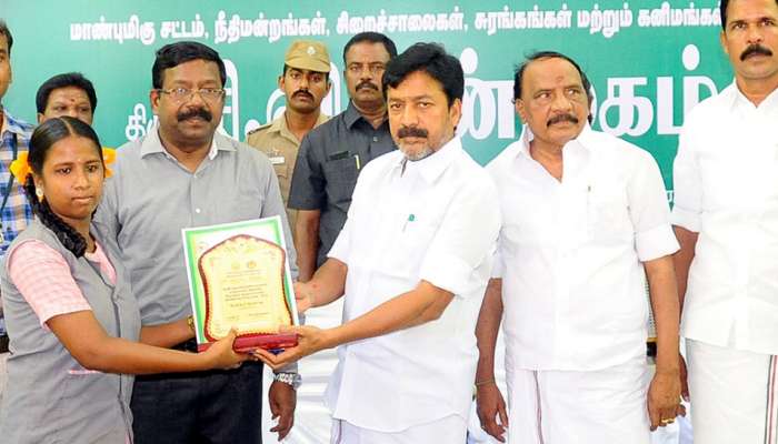 தமிழகத்தை கல்வியில் முதன்மை மாநிலமாக மாற்றியது அதிமுக! தமிழகத்தை கல்வியில் முதன்மை மாநிலமாக மாற்றியது அதிமுக!