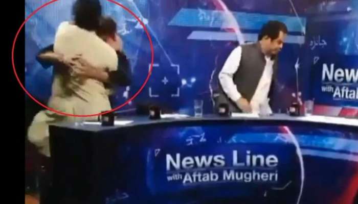 Watch: டிவி விவாதநிகழ்ச்சியில் பத்திரிகையாளரை தாக்கிய அரசியல்வாதி!! Watch: டிவி விவாதநிகழ்ச்சியில் பத்திரிகையாளரை தாக்கிய அரசியல்வாதி!!