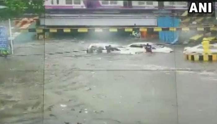 மகாராஷ்டிராவில் கனமழை காரணமாக 3 பேர் உயிரிழப்பு மகாராஷ்டிராவில் கனமழை காரணமாக 3 பேர் உயிரிழப்பு