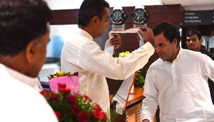 15 ஆயிரம் உத்தரவாதத்தில் காங்., தலைவர் ராகுல்காந்தி ஜாமினில் விடுவிப்பு 15 ஆயிரம் உத்தரவாதத்தில் காங்., தலைவர் ராகுல்காந்தி ஜாமினில் விடுவிப்பு