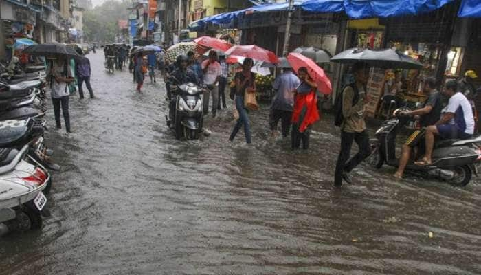 விடாது பெய்யும் மழை காரணமாக மூடப்பட்டது விமான நிலையம்...