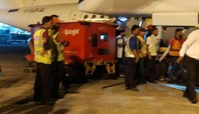 விமானத்தின் ஹைட்ராலிக் அமைப்பில் சிக்கி ஊழியர் பரிதாப பலி..!! விமானத்தின் ஹைட்ராலிக் அமைப்பில் சிக்கி ஊழியர் பரிதாப பலி..!!