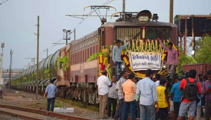 ஜோலார்பேட்டை தண்ணீர் பெரம்பூர், அண்ணாநகரில் விநியோகம்! ஜோலார்பேட்டை தண்ணீர் பெரம்பூர், அண்ணாநகரில் விநியோகம்!