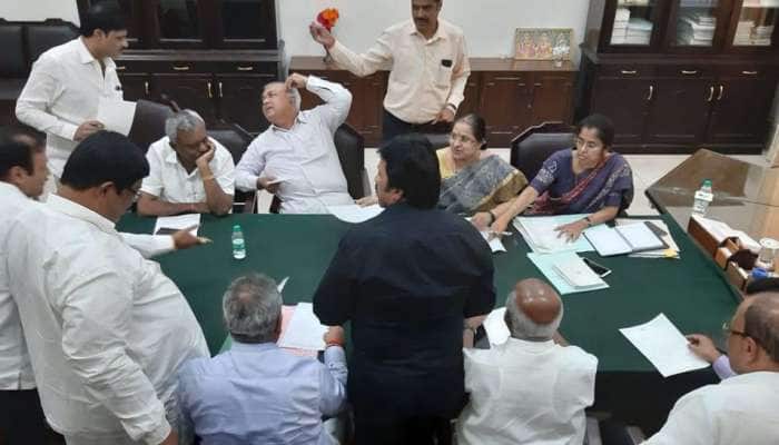 காங்., மூத்த தலைவர்களிடமிருந்து அச்சுறுத்தல் இருப்பதாக MLA-க்கள் புகார்! காங்., மூத்த தலைவர்களிடமிருந்து அச்சுறுத்தல் இருப்பதாக MLA-க்கள் புகார்!