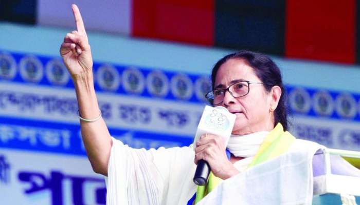 சோன்பத்ரா படுகொலை: பிரியங்கா காந்திக்கு மம்தா பானர்ஜி ஆதரவு! சோன்பத்ரா படுகொலை: பிரியங்கா காந்திக்கு மம்தா பானர்ஜி ஆதரவு!