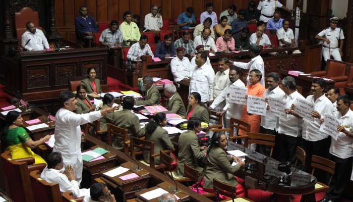 கர்நாடக அதிருப்தி MLA-க்களுக்கு சபாநாயகர் சம்மன் அனுப்பியுள்ளார்! கர்நாடக அதிருப்தி MLA-க்களுக்கு சபாநாயகர் சம்மன் அனுப்பியுள்ளார்!