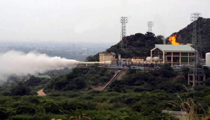 ISRO வளாகத்தில் பறந்த குட்டி விமானம், பதற்றத்தில் மக்கள்! ISRO வளாகத்தில் பறந்த குட்டி விமானம், பதற்றத்தில் மக்கள்!