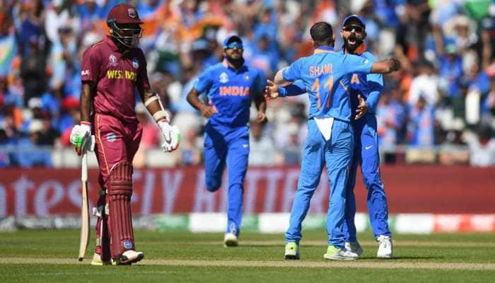 INDvsWI : இந்தியா பந்துவீச்சில் திணறும் மேற்கிந்திய வீரர்கள்... title=