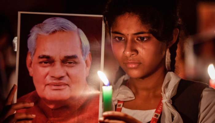 அட்டல் பிஹாரி வாஜ்பாய் முதலாம் ஆண்டு நினைவு தினம்; BJP-யினர் அஞ்சலி! அட்டல் பிஹாரி வாஜ்பாய் முதலாம் ஆண்டு நினைவு தினம்; BJP-யினர் அஞ்சலி!