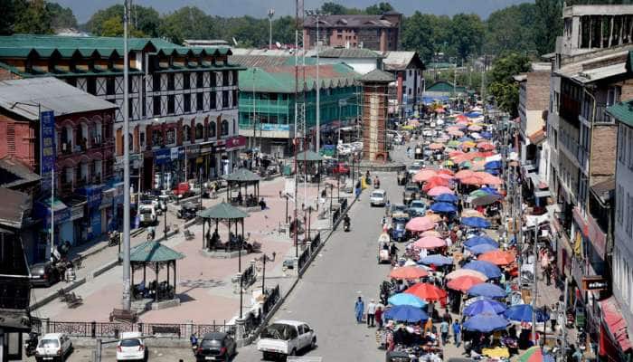 ‘இரண்டாகும் J&K’: சட்டப்பிரிவு 370, 35A ரத்தால் நடக்கப்போவது என்ன? ‘இரண்டாகும் J&K’: சட்டப்பிரிவு 370, 35A ரத்தால் நடக்கப்போவது என்ன?