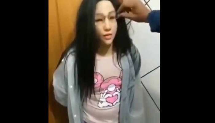 Watch: மகளை போல வேடமிட்டு சிறையில் இருந்து தப்ப முயன்ற கைதி.... Watch: மகளை போல வேடமிட்டு சிறையில் இருந்து தப்ப முயன்ற கைதி....