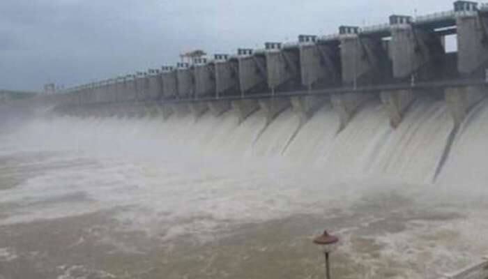 மேட்டூர் அணை படிப்படியாக உயர்வு; கிராம மக்களுக்கு வெள்ள அபாய எச்சரிக்கை!! மேட்டூர் அணை படிப்படியாக உயர்வு; கிராம மக்களுக்கு வெள்ள அபாய எச்சரிக்கை!!