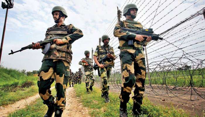 J&K: எல்லையில் பெரிய சதித்திட்டம் நடத்த பாகிஸ்தானின் முயற்ச்சி அம்பலம் J&K: எல்லையில் பெரிய சதித்திட்டம் நடத்த பாகிஸ்தானின் முயற்ச்சி அம்பலம்