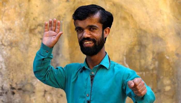 Hollywood நடிகரை போல் இருந்ததால், Waiter-க்கு கிடைத்த வாய்ப்பு!