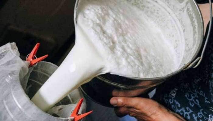 தமிழகத்தை தொடர்ந்து புதுவையிலும் பால் விலை உயர்வு; நாளை முதல் அமல்! தமிழகத்தை தொடர்ந்து புதுவையிலும் பால் விலை உயர்வு; நாளை முதல் அமல்!