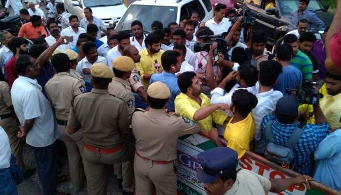 சந்திரபாபு நாயுடு, மகன் நாரா லோகேஷ் மற்றும் பல TDP தலைவர்கள் வீட்டுக் காவல்!! சந்திரபாபு நாயுடு, மகன் நாரா லோகேஷ் மற்றும் பல TDP தலைவர்கள் வீட்டுக் காவல்!!