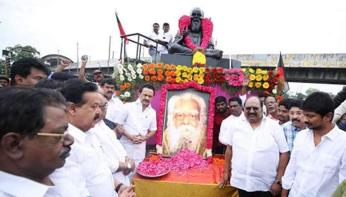 #HBDPERIYAR141: தந்தை பெரியார் சிலைக்கு திமுக சார்பில் மலர் தூவி மரியாதை