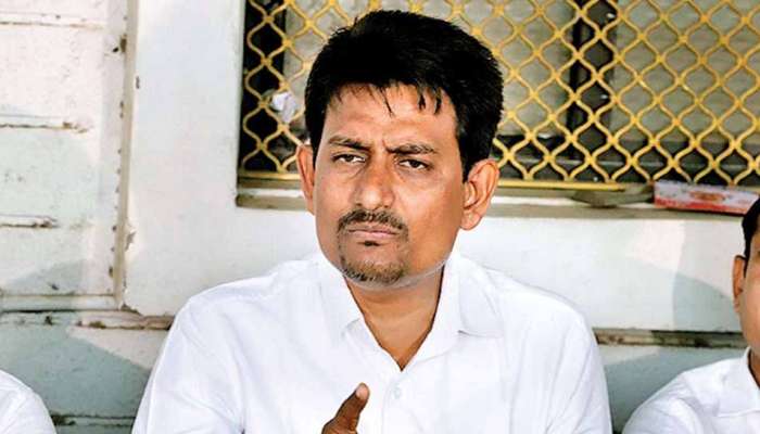குஜராத் இடைத்தேர்தலில் முன்னாள் காங்., MLA அல்பேஷ் தாகூர் BJP சார்பில் போட்டி! குஜராத் இடைத்தேர்தலில் முன்னாள் காங்., MLA அல்பேஷ் தாகூர் BJP சார்பில் போட்டி!