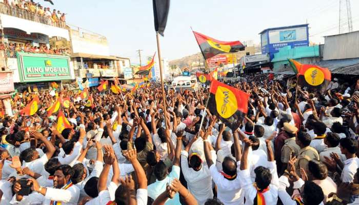 அதிமுக வேட்பாளரை ஆதரித்து பிரச்சாரம் மேற்கொள்ளும் பிரேமலதா! அதிமுக வேட்பாளரை ஆதரித்து பிரச்சாரம் மேற்கொள்ளும் பிரேமலதா!