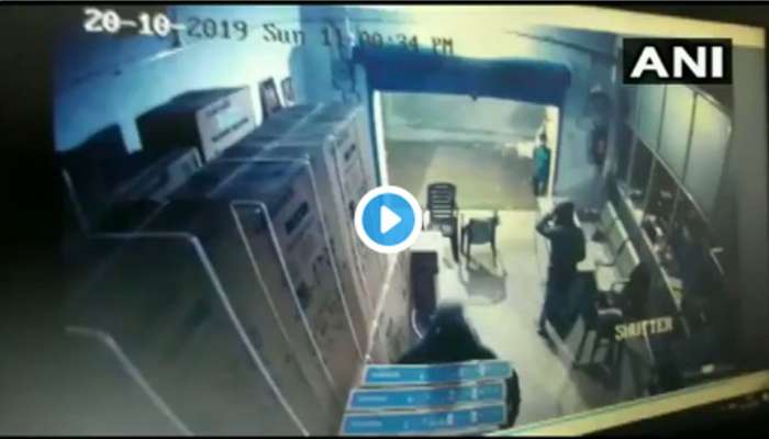 VIDEO: சுமார் ரூ.50 லட்சம் மதிப்புள்ள 250 டிவிகளை திருடிச் சென்ற கொள்ளையர்கள் VIDEO: சுமார் ரூ.50 லட்சம் மதிப்புள்ள 250 டிவிகளை திருடிச் சென்ற கொள்ளையர்கள்