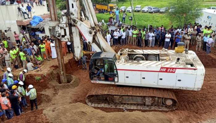 ஆழ்துளை கிணற்றில் தவறி விழும் குழந்தையை மீட்க கருவி கண்டுபிடித்தால் பரிசு!! ஆழ்துளை கிணற்றில் தவறி விழும் குழந்தையை மீட்க கருவி கண்டுபிடித்தால் பரிசு!!