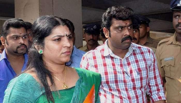 நடிகை சரிதா நாயருக்கு மோசடி வழக்கில் 3 ஆண்டு சிறை தண்டனை: நீதிமன்றம் நடிகை சரிதா நாயருக்கு மோசடி வழக்கில் 3 ஆண்டு சிறை தண்டனை: நீதிமன்றம்