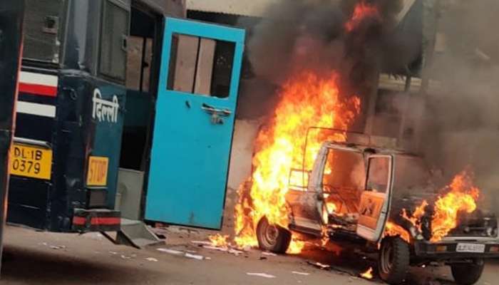 டெல்லி நீதிமன்ற வளாகத்தில் போலீசார் - வழக்கறிஞர் இடையே மோதல்.. டெல்லி நீதிமன்ற வளாகத்தில் போலீசார் - வழக்கறிஞர் இடையே மோதல்..