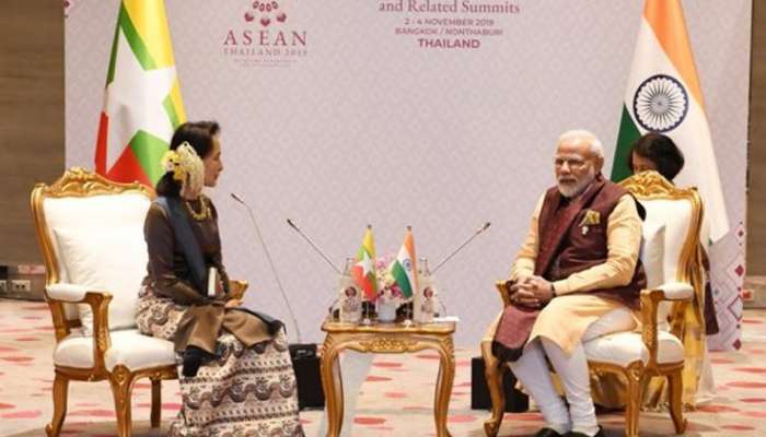 ஆசியன் உச்சிமாநாட்டில் ஆங் சான் சூகியை சந்தித்த நரேந்திர மோடி! ஆசியன் உச்சிமாநாட்டில் ஆங் சான் சூகியை சந்தித்த நரேந்திர மோடி!