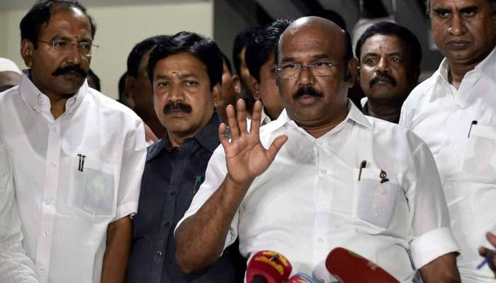 மீன்பிடிக்கச் செல்லும் படகுகளுக்கு அனுமதிச்சீட்டு வழங்க வேண்டாம் - ஜெயக்குமார் மீன்பிடிக்கச் செல்லும் படகுகளுக்கு அனுமதிச்சீட்டு வழங்க வேண்டாம் - ஜெயக்குமார்