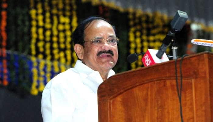 உடையை வைத்து யாரும் தாழ்மையாக நினைக்கமாட்டார்கள்: வெங்கையா நாயுடு உடையை வைத்து யாரும் தாழ்மையாக நினைக்கமாட்டார்கள்: வெங்கையா நாயுடு