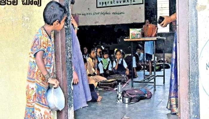 கல்வி பசியால் ஏங்கிய சிறுமி; PIC வைரலாகியத்தை தொடர்ந்து நடந்த அதிசயம்! கல்வி பசியால் ஏங்கிய சிறுமி; PIC வைரலாகியத்தை தொடர்ந்து நடந்த அதிசயம்!