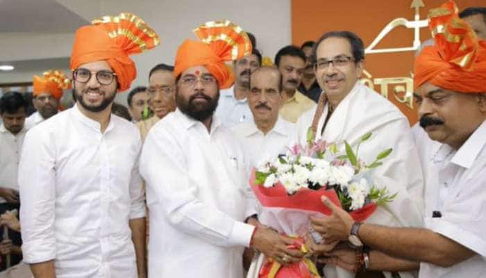 Shiv Sena - NCP தலைமையில் ஆட்சி; ஆளுநரை சந்திக்கும் ஆதித்யா தாக்கரே