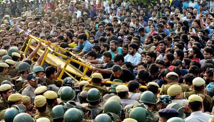 கல்வி (ம) விடுதி கட்டண உயர்வை திரும்ப பெற்றது JNU பல்கலை., 