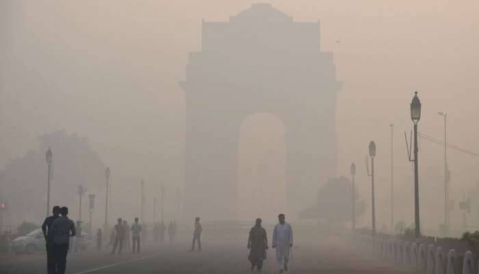 சற்று இயல்பு நிலைக்கு திரும்பிய டெல்லியின் காற்று மாசு; AQI அளவு 239..! சற்று இயல்பு நிலைக்கு திரும்பிய டெல்லியின் காற்று மாசு; AQI அளவு 239..!
