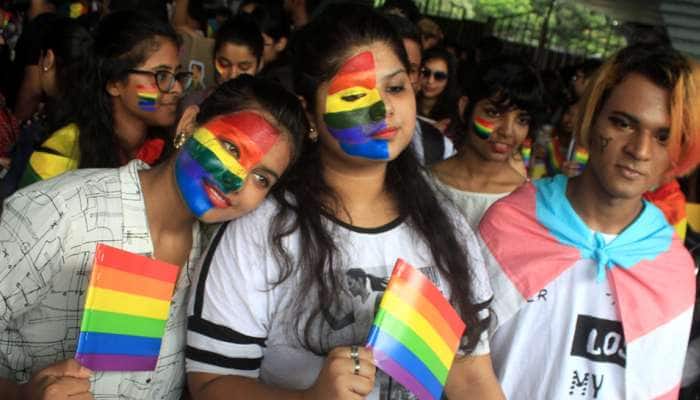 புதுடெல்லியில் திரண்ட 1000-க்கு மேற்பட்ட LGBTQ சமூகத்தினர்... title=