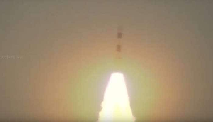 14 செயற்கைகோளுடன் வெற்றிகரமாக விண்ணில் பாய்ந்தது PSLV-C47...! title=