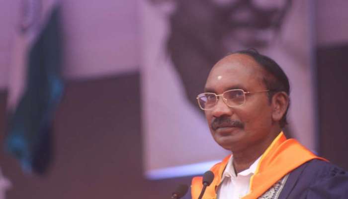 நிலவில் விழுந்த விக்ரம் லேண்டரை முன்பே கண்டுபிடித்து விட்டோம்: இஸ்ரோ தலைவர் நிலவில் விழுந்த விக்ரம் லேண்டரை முன்பே கண்டுபிடித்து விட்டோம்: இஸ்ரோ தலைவர்