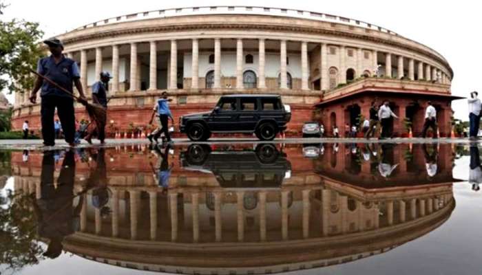 மக்களவையில் குடியுரிமை மசோதாவை தாக்கல் செய்யும் உள்துறை அமைச்சர் அமித் ஷா! மக்களவையில் குடியுரிமை மசோதாவை தாக்கல் செய்யும் உள்துறை அமைச்சர் அமித் ஷா!