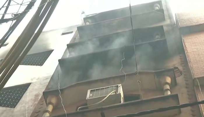 டெல்லி : விபத்து நடந்த இடத்தில் மீண்டும் தீ விபத்து டெல்லி : விபத்து நடந்த இடத்தில் மீண்டும் தீ விபத்து
