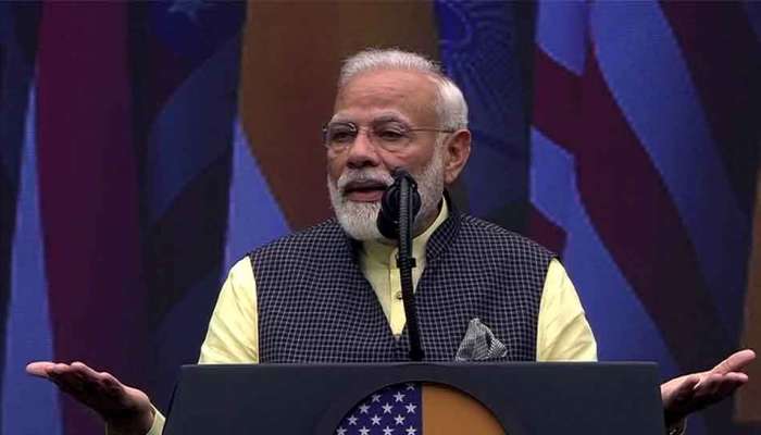 குடியுரிமை சட்டதிருத்த மசோதா நிறைவேற்றம்: மகிழ்ச்சியில் மோடி குடியுரிமை சட்டதிருத்த மசோதா நிறைவேற்றம்: மகிழ்ச்சியில் மோடி