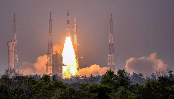 விண்ணில் சீறிப் பாய்ந்தது RISAT-2BR1 கண்காணிப்பு செயற்கைக்கோள்!