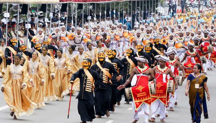இனி தமிழில் தேசிய கீதம் இசைக்காது... அதிருப்தியில் மக்கள்! இனி தமிழில் தேசிய கீதம் இசைக்காது... அதிருப்தியில் மக்கள்!