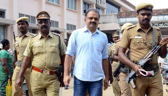 2 மாத பரோல் நிறைவடைந்து சிறைக்கு திரும்பினார் பேரறிவாளன்! 2 மாத பரோல் நிறைவடைந்து சிறைக்கு திரும்பினார் பேரறிவாளன்!