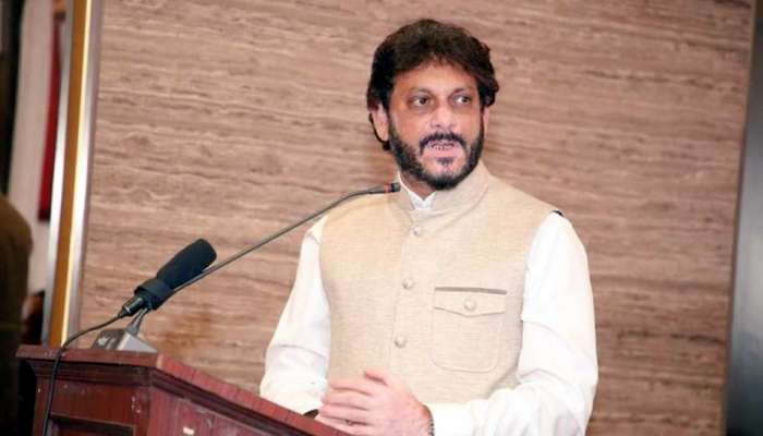சர்ச்சைக்குரிய கருத்தை திரும்ப பெற்றார் AIMIM தலைவர் வாரிஸ் பதான்! சர்ச்சைக்குரிய கருத்தை திரும்ப பெற்றார் AIMIM தலைவர் வாரிஸ் பதான்!