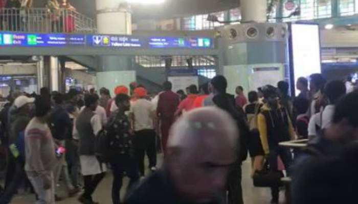 மெட்ரோ நிலையத்தில் 'தேசத் துரோகிகளை சுடுங்கள்' என்று கோஷம் எழுப்பியவர்கள் கைது! மெட்ரோ நிலையத்தில் 'தேசத் துரோகிகளை சுடுங்கள்' என்று கோஷம் எழுப்பியவர்கள் கைது!