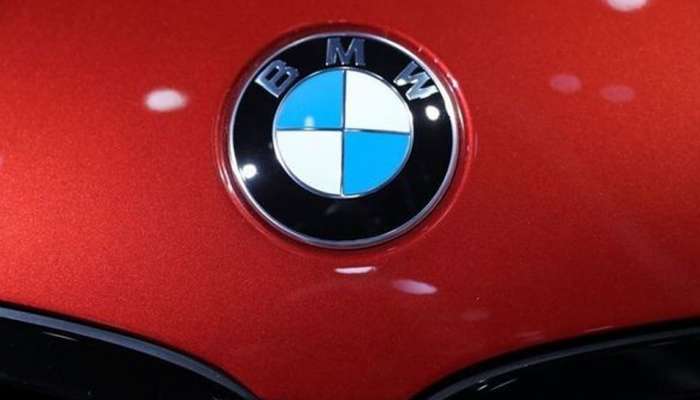 சிறுநீர் கழிக்க சென்ற நேரத்தில் BMW காரை தட்டிச் சென்ற திருடர்கள்... சிறுநீர் கழிக்க சென்ற நேரத்தில் BMW காரை தட்டிச் சென்ற திருடர்கள்...