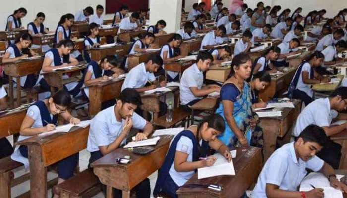 கொரோனா வைரஸ் பரவுவதைத் தடுக்க தேர்வு மையங்களுக்கு CBSE புதிய விதிமுறை 