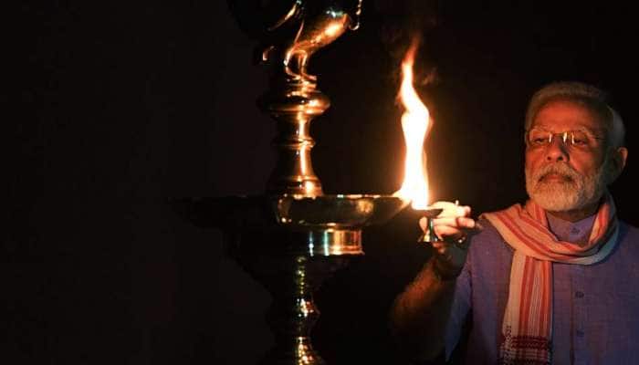 பிரதமர் மோடியின் 'switch off light' பிரச்சாரத்தால் மின்சார தேவை குறைந்தது: சிங் பிரதமர் மோடியின் 'switch off light' பிரச்சாரத்தால் மின்சார தேவை குறைந்தது: சிங்
